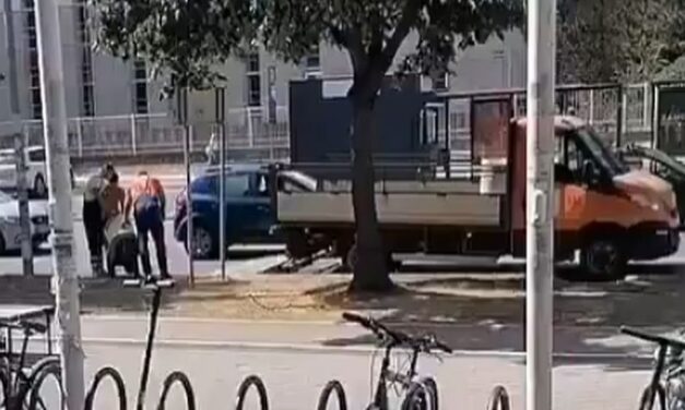 A hatalom mindent elszállíttat, amivel útblokádot lehet csinálni (fotó+videó)