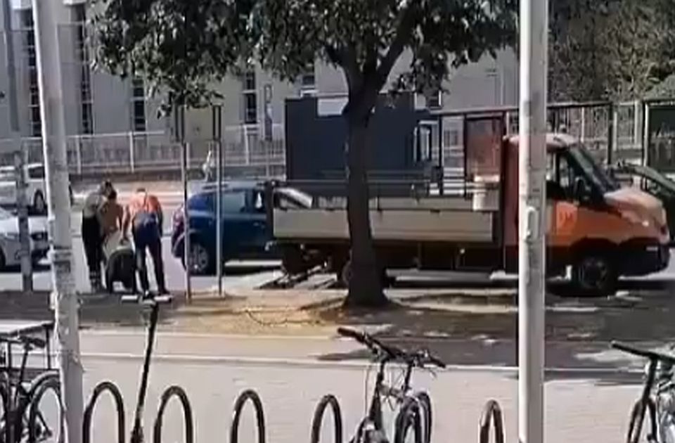 A hatalom mindent elszállíttat, amivel útblokádot lehet csinálni (fotó+videó)