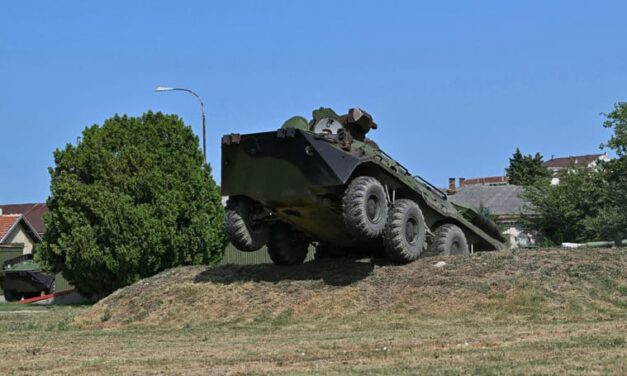 Mégis adott el Magyarország harcjárműveket Szerbiának
