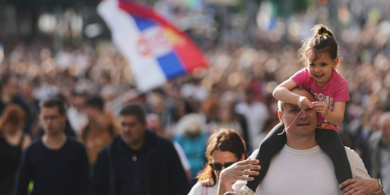 Országszerte tüntetnek a választások kiírásáért