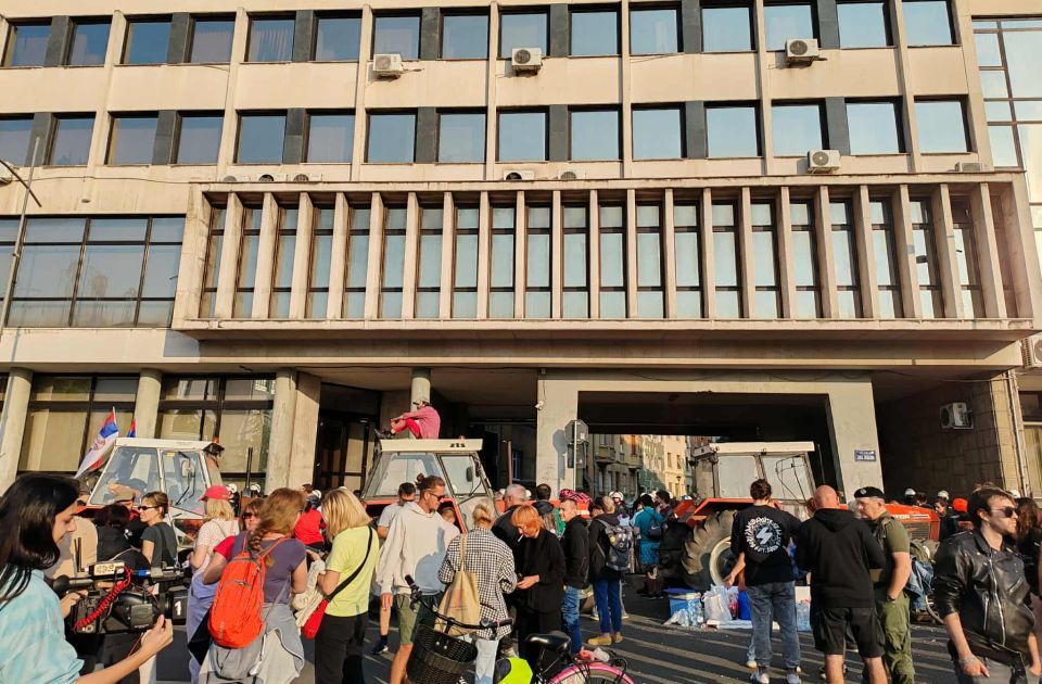 Veszélyes precedens Újvidéken: Vajon a Szerb Haladó Párt éppen megszüntette a választásokat Szerbiában?