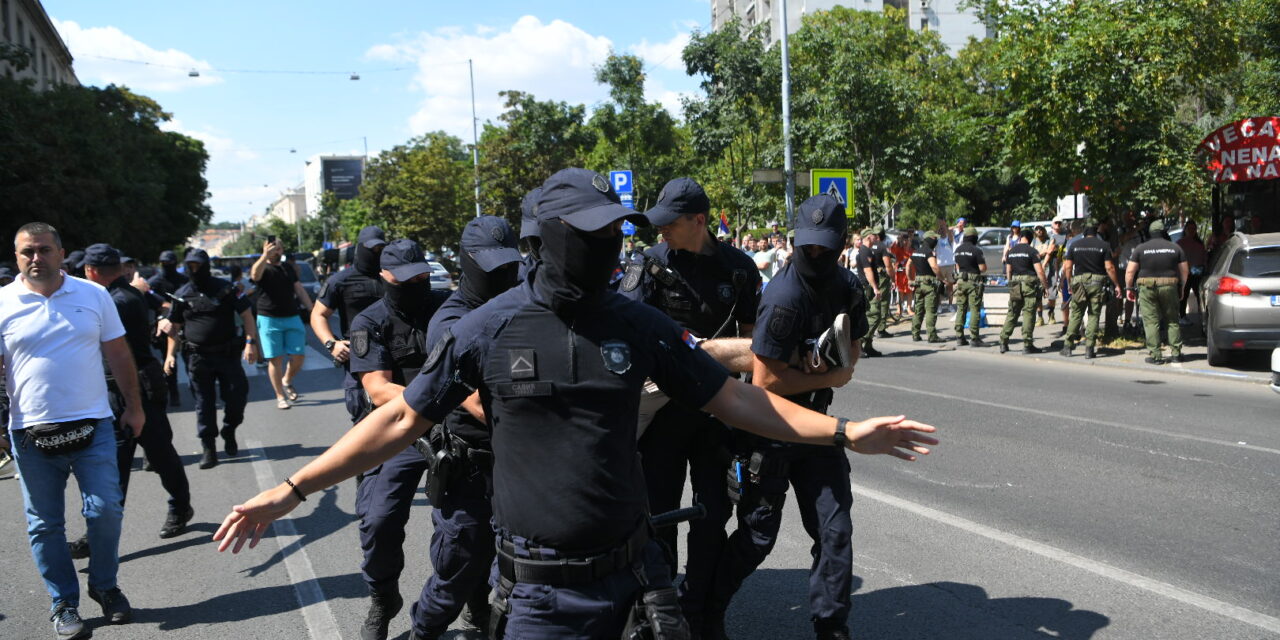Tíz éve fantomokkal élünk együtt, mégis azok kerülnek célkeresztbe, akik működő jogállamot akarnak