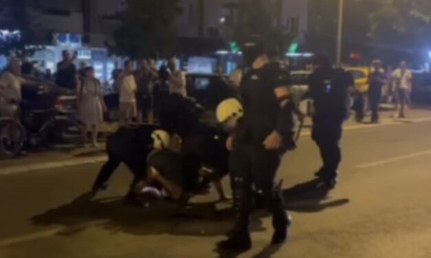 A csendőrség verte szét a blokádot a haladók újvidéki irodájánál