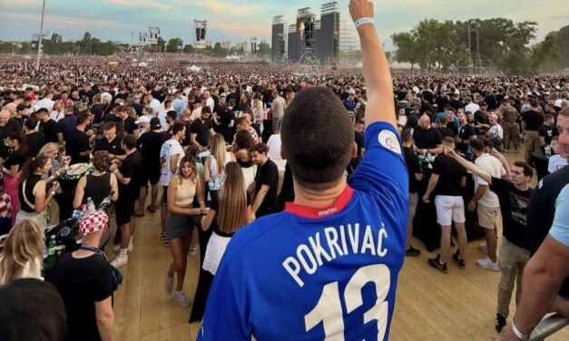 A Thompson-koncerten való részvétel miatt szerződést bontottak a játékossal