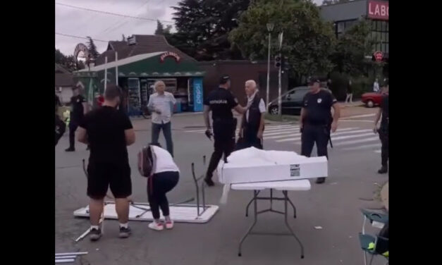 A főváros egyik legforgalmasabb útkereszteződését blokkolták a demonstrálók