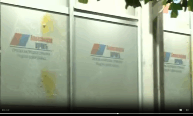 Tojásokkal dobálták meg a haladók szabácsi irodáját (Videó)