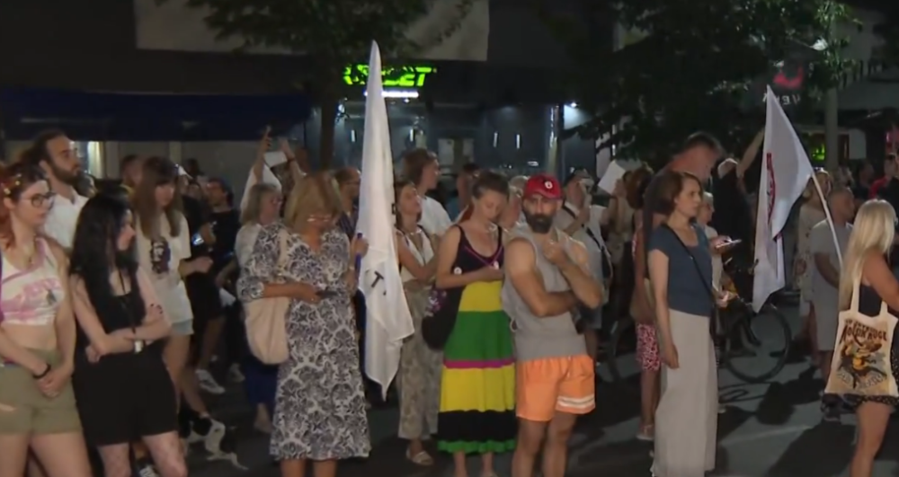 <span class="entry-title-primary">„Az igazság alszik, ti nem fogtok”</span> <span class="entry-subtitle">Az egészségügyi miniszter lemondását követelték</span>