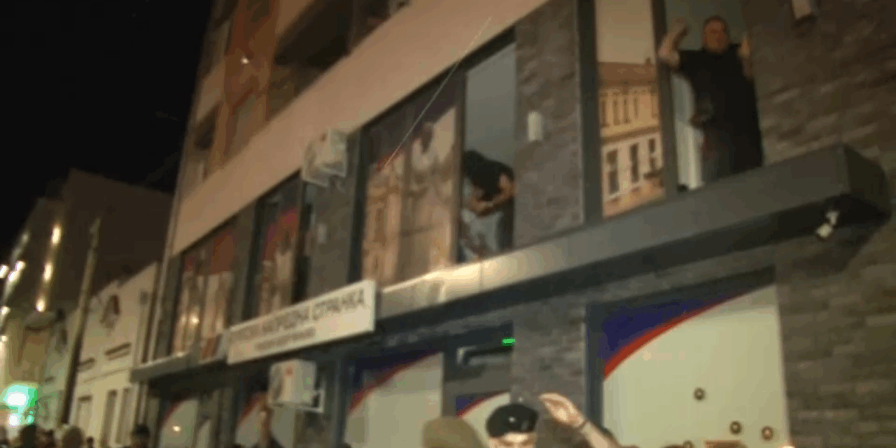 Haladópárti álarcosok támadtak a lítiumbányászat ellen tüntető polgárokra