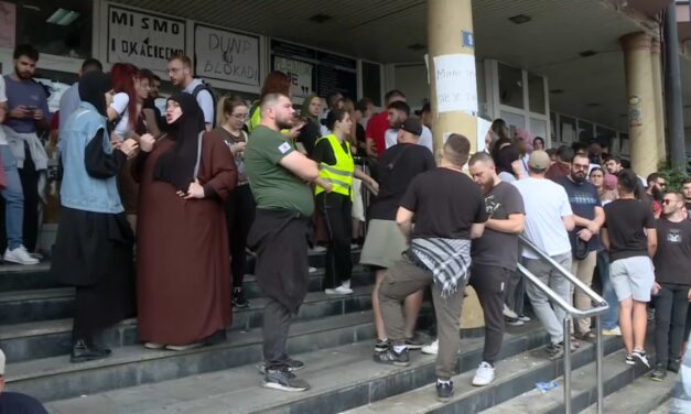 A házelnököt „pumpálással” várják a polgárok