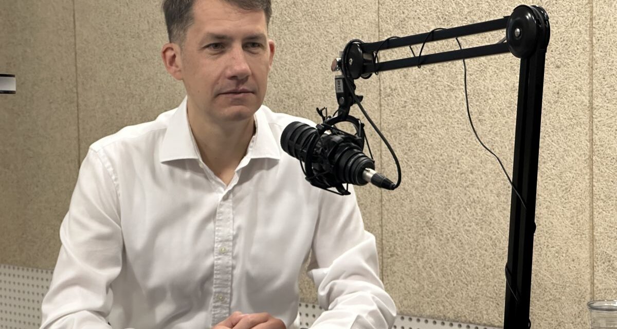 Szerbia Új Arca: Pásztor igazi lépése a polgárokkal való párbeszéd felé az lenne, ha visszavonulna a politikából