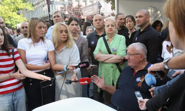 A radikálisok elvették a Halál a fasizmusra feliratú transzparenst