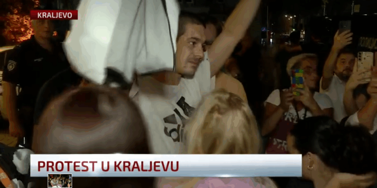 Semmi sem utal arra, hogy a rendőrök által brutálisan megvert fiatal rendőrre támadt volna