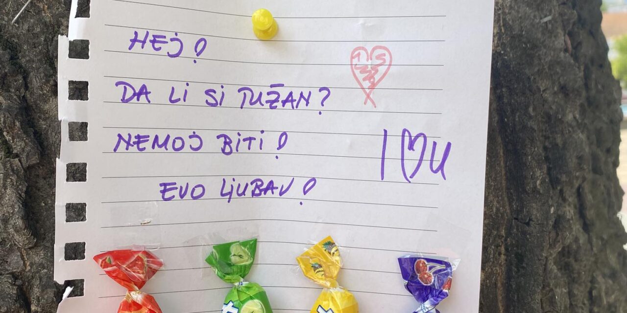 Cuki üzenetek kerültek óbecsei fákra