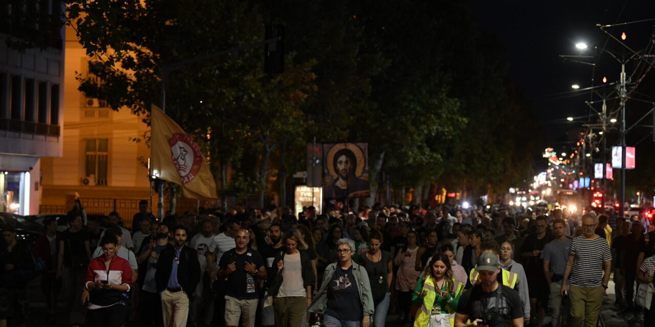 Békés tüntetésekre került sor pénteken országszerte