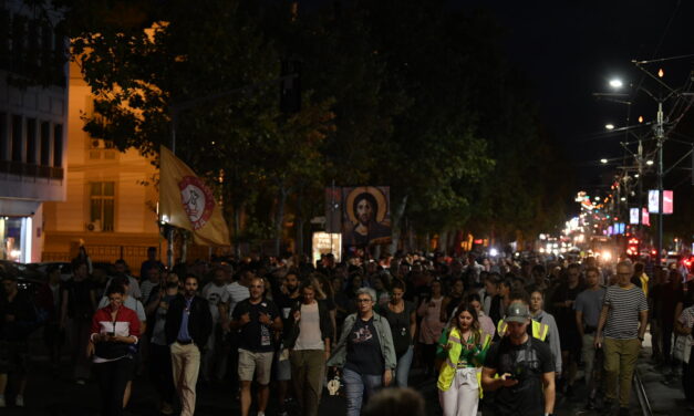 Békés tüntetésekre került sor pénteken országszerte