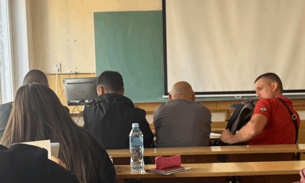 Öt nyomozó felügyelte a blokád kezdete óta első ízben vizsgázó egyetemistát