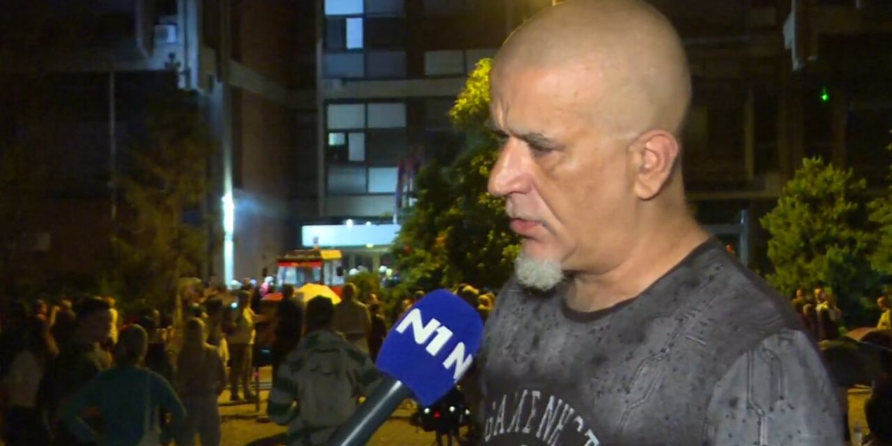 Ügyvéd: A rendőrök elrabolták és brutálisan megverték az újvidéki aktivistát