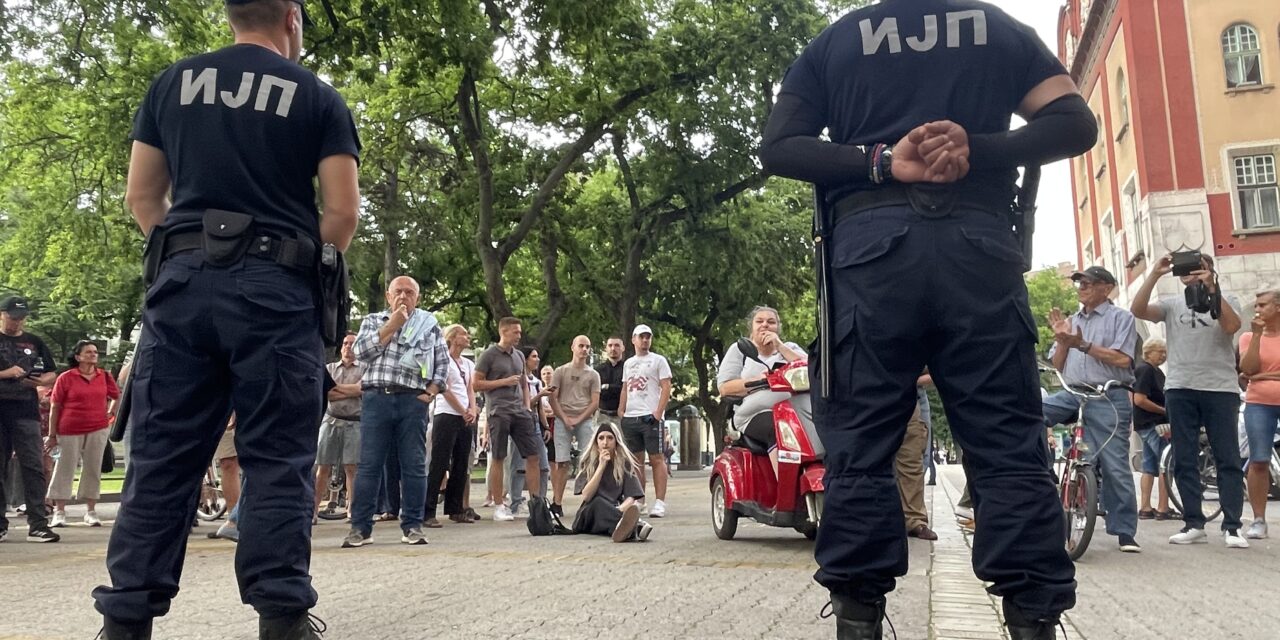 Szerb ENSZ-misszió: A demokrácia nem tolerálja az erőszakos tüntetéseket