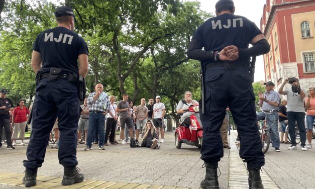 Szerb ENSZ-misszió: A demokrácia nem tolerálja az erőszakos tüntetéseket