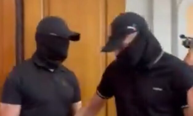 Zaječarban a haladó hatalom felfüggesztette a rendőrséget és fölérendelt egy magánbiztonsági céget