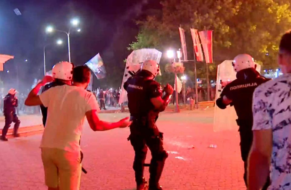 Az ellenzék reakciói: Megdőlt az alkotmányos rend, Dačić mondjon le