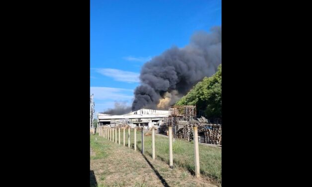 Kétszázötven helyszínen lángolt tegnap az ország