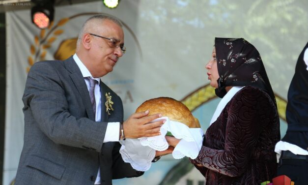 „A polgármester nem érdemli meg, hogy egyen az új lisztből sült kenyérből!”