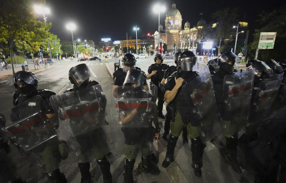 Kiverte a rendőr fogát a magát először egyetemistának valló férfi