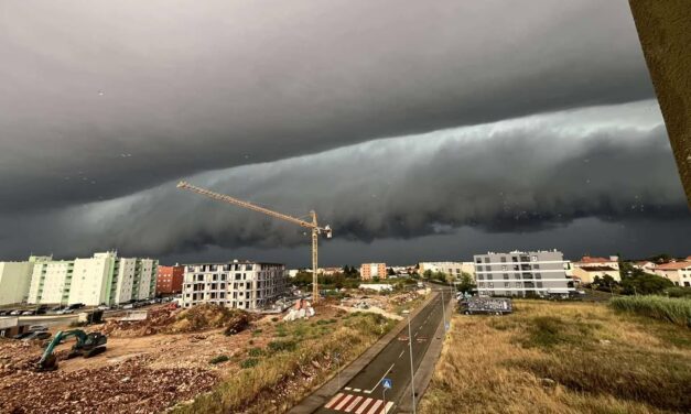 Ötezer villám csapott le, Rijeka felé tartanak a sötét felhők