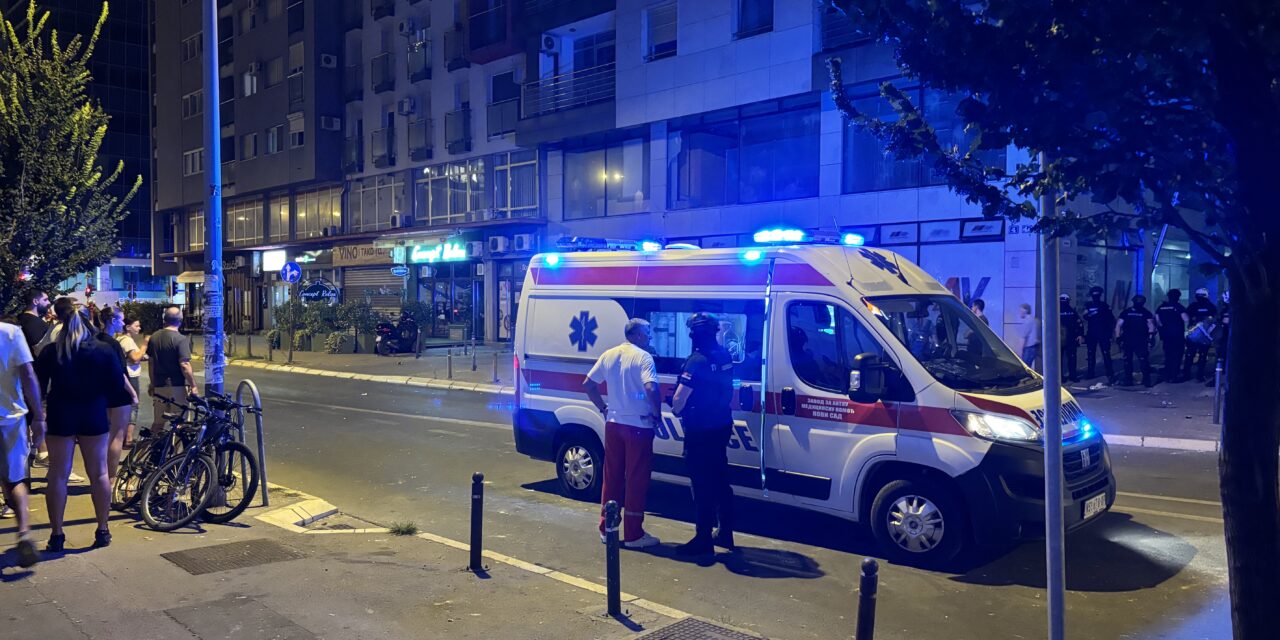 <span class="entry-title-primary">Mentőautók szállították a botokat a verőlegényeknek? (fotó+videó)</span> <span class="entry-subtitle">Súlyos politikai visszaélés gyanúja a szerbiai mentőszolgálatnál</span>