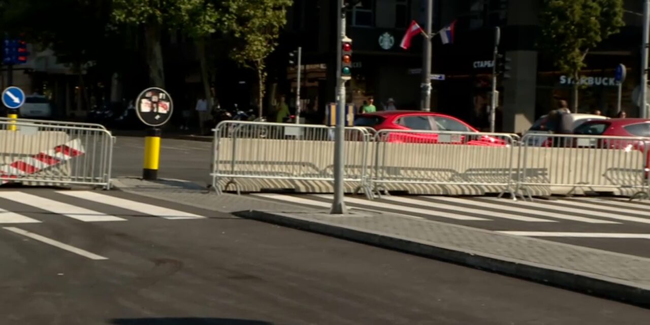 Betonkorlátokkal zárják le a forgalmat Ćacilendnél (Fotók)