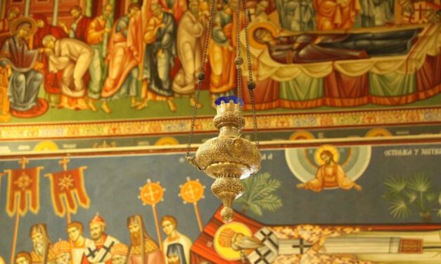 A Montenegróban pusztító tüzek miatt a templomokban az esőért imádkoznak