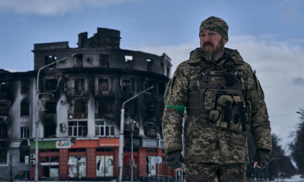 „Könyékig ukrán véres a karod”, többek között ezt üzente Szijjártónak a Magyarországról kitiltott Robert Brovdi