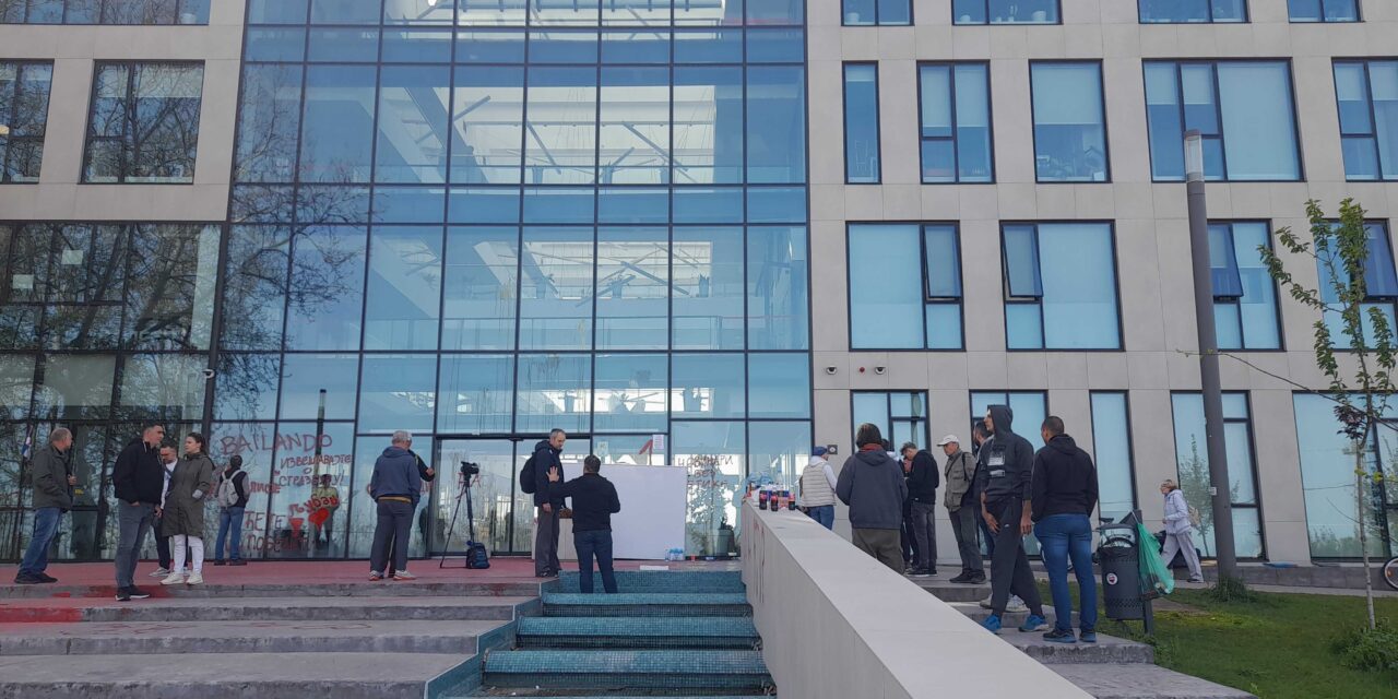 Leszakadt egy plafonrész a Vajdasági RTV új épületében