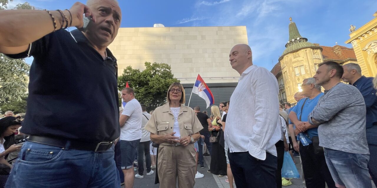 Osztrák sajtó: Közalkalmazottakat kényszerítenek az ellentüntetésekre