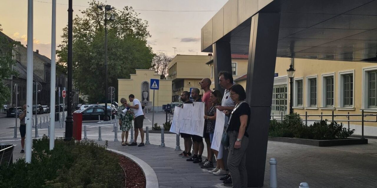 Így emlékeztek meg a szabadkaiak a kilenc hónappal ezelőtti újvidéki tragédiáról (Fotó)