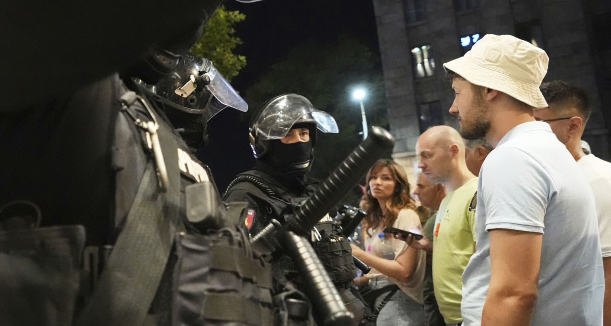 Így csináltak szó szerint hülyét a rendőrségből és a rezsimhű bulvármédiából az egyetemisták