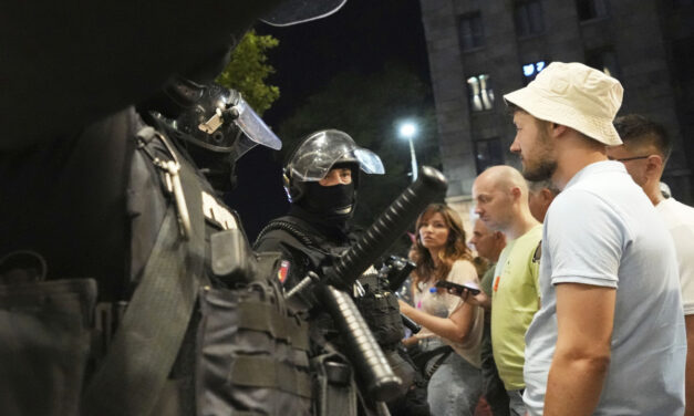 Így csináltak szó szerint hülyét a rendőrségből és a rezsimhű bulvármédiából az egyetemisták