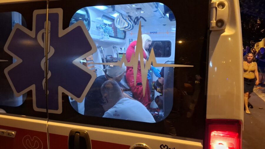 Az egész ország forrong: Újvidéken civilek sérültek meg, Pancsován áttörték a rendőrkordont, Dačić is megszólalt