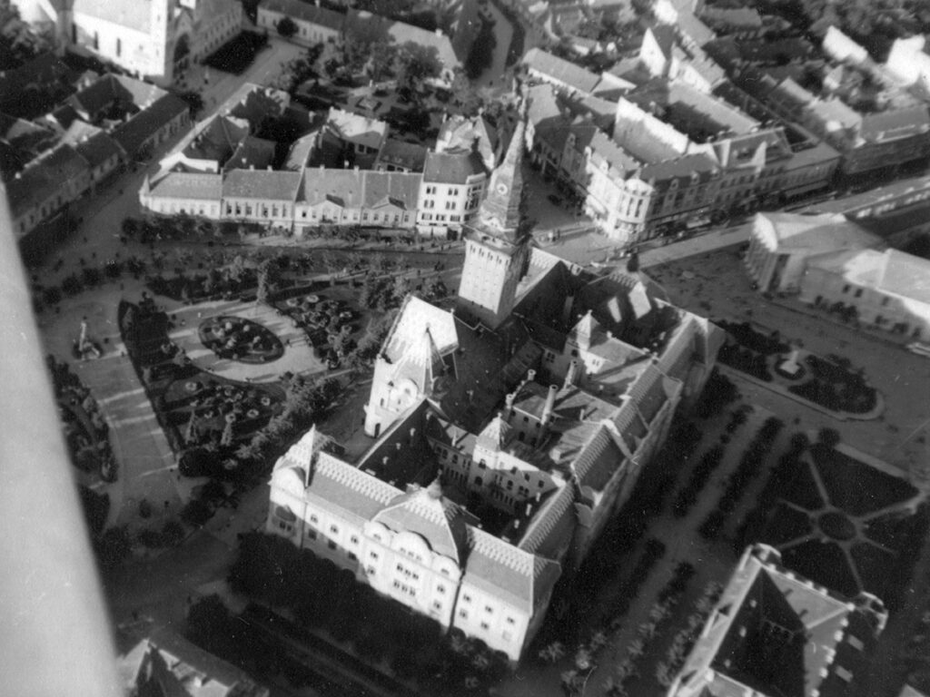 1941, Légifotó a Városházával, (Fotó: Fortepan, Vojnich Pál)