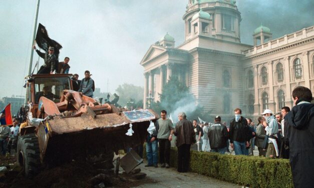 25 évvel ezelőtt szenvedett választási vereséget Slobodan Milošević