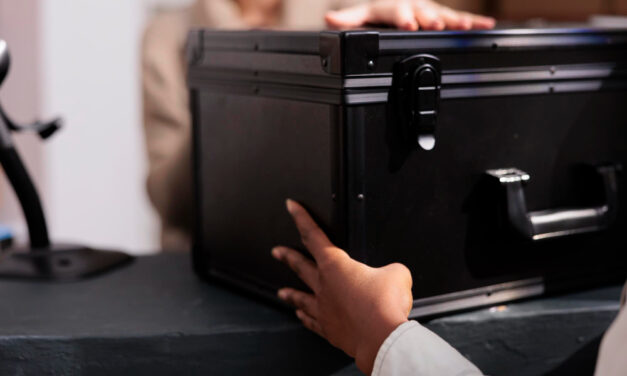 Az alkalmazottak lopták ki a pénzzel teli széfet a vállalatból?