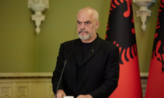 Mesterséges intelligenciával generált miniszter került az albán kormányba