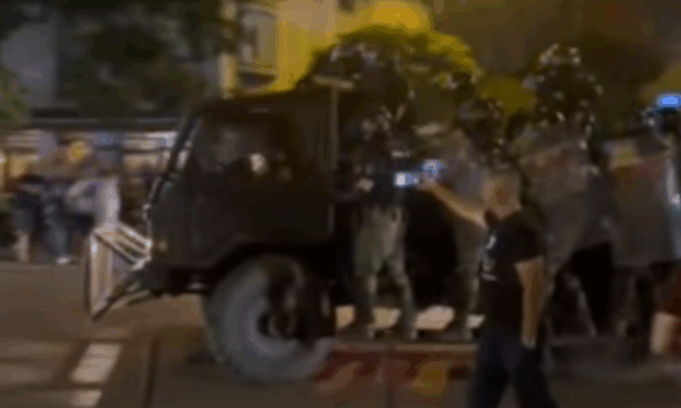 „Saját maguk megmentése érdekében készek feláldozni Szerbiát”