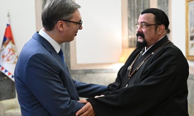 Steven Seagal újra Szerbiában: Filmet forgat Belgrádban, Vučićtyal is találkozott