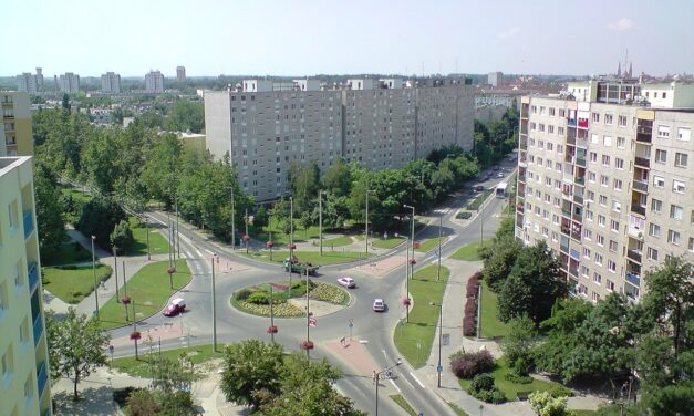Két holttestet találtak egy szegedi lakásban