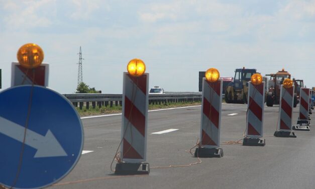 Frissített: A szemközti sávba terelik a forgalmat Újvidék felé, megszűnt a torlódás