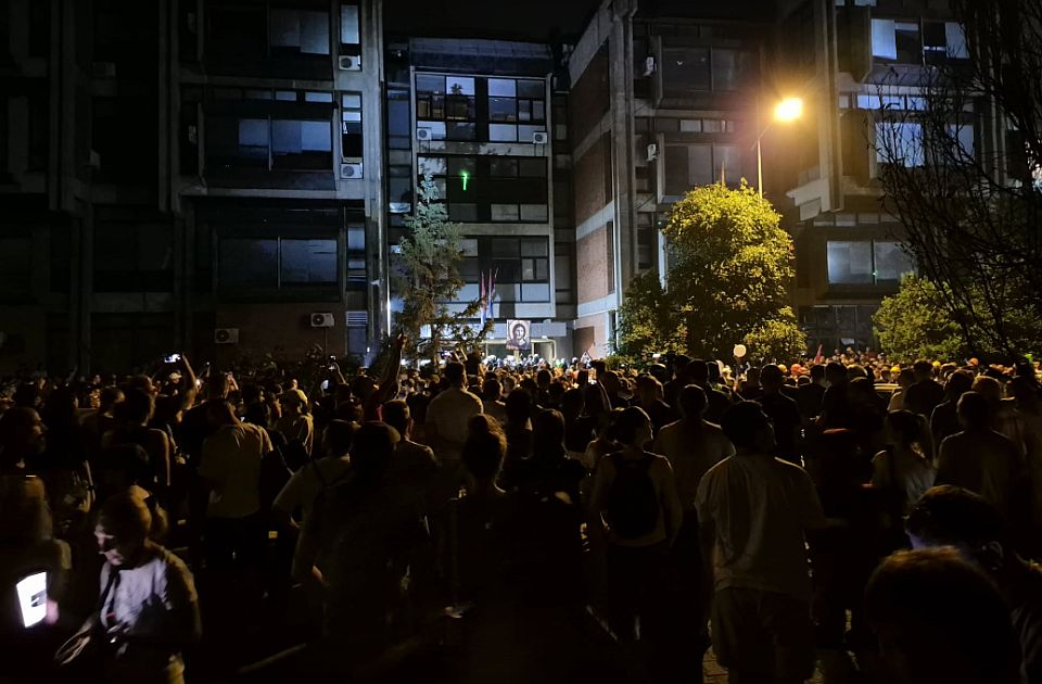 A Belügyminisztérium szerint a tüntetők meg akarják támadni a rendőrséget a bölcsészkarnál