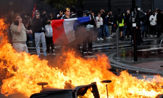 Országos tüntetéshullám fogadta az új kormányfőt, lángokban a franciaországi városok
