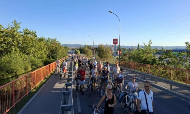 A bebörtönzött újvidékiekért tüntettek a klisai börtön előtt